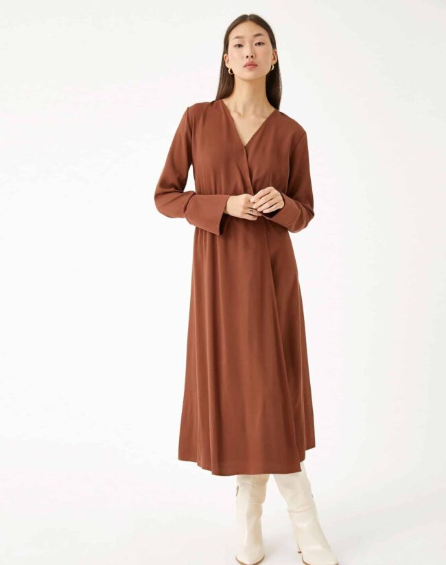 Vestido de Comprimento Médio com Detalhes de Botões Envolventes. - Image 2