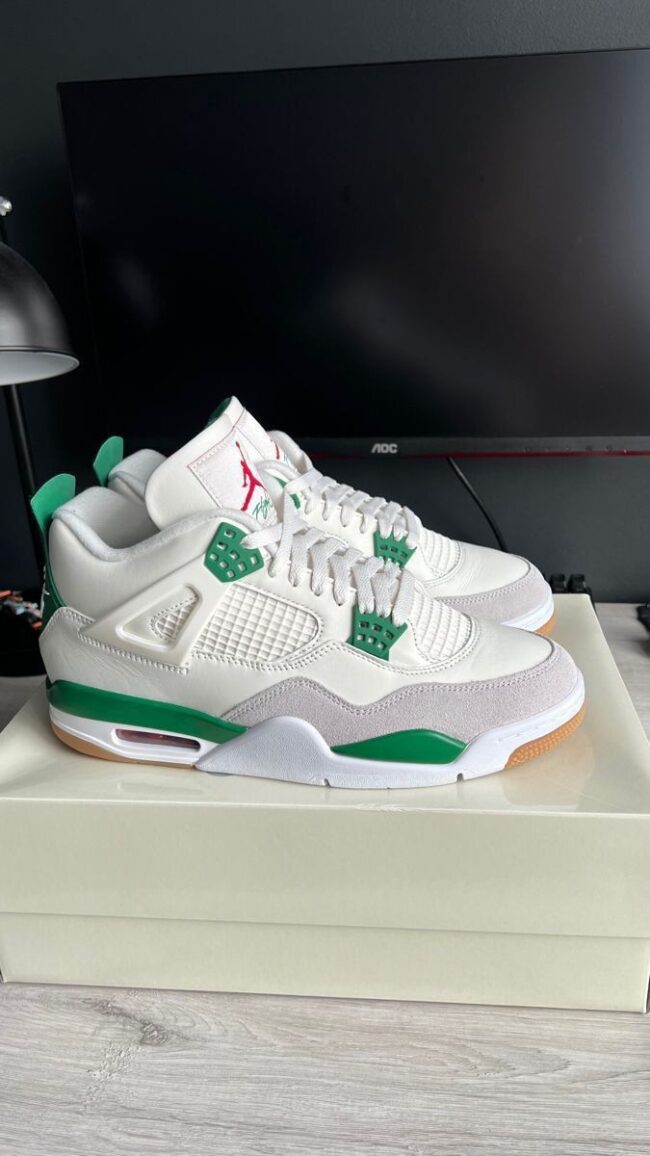 Air Jordan 4 Retro SB Pine Green - Image 2