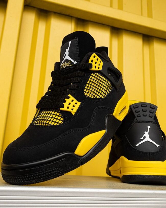 Air Jordan 4 Retro Thunder - Image 3