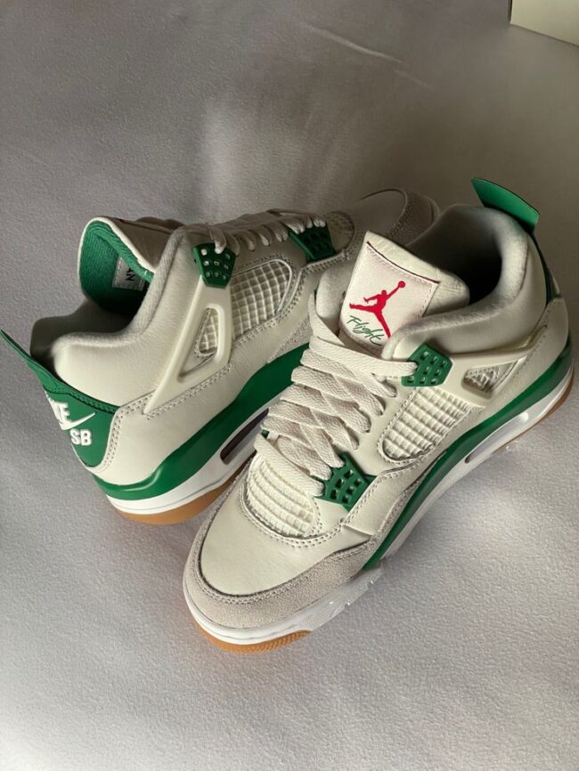 Air Jordan 4 Retro SB Pine Green - Image 3