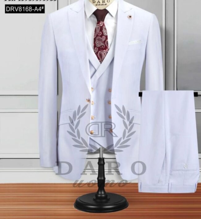 Daro Uomo Men's Suit - Image 2